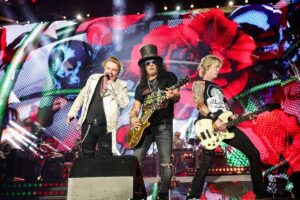 When three Guns N’ Roses legends reunited for a wild Judas priest cover, the crowd went crazy. Slash teamed up with Matt Sorum and Gilby Clarke to play “Come Together,” and the groove was tight from the start. Then came the vocals—Lzzy Hale and Linda Perry lit it up, with Hale’s powerful voice giving everyone chills. At 1:52, Hale let out a scream that shook the room, and Slash jumped into a solo that was pure magic. No tricks, just raw, soulful guitar. It felt like old-school rock came back for one epic night….. full Below ⬇️ ⬇️ 