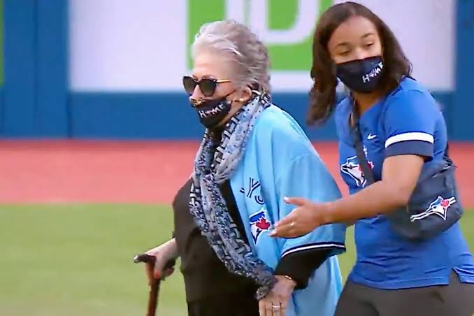 “Shocking News: Blue Jays Fans Rally Behind Return of Legendary ‘Home Plate Lady’”