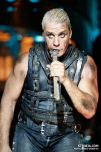 🔴Billionaire Elon Musk sent Rock music superstar Till Lindemann an ultimatum, inviting him to perform five songs at a mega mega event to promote the latest Tesla model with a ten-figure offer. But in return, Tell Lindemann gave him jυst five short words iп response.. Full story below👇