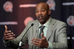 BREAKING NEWS: Excitement Sweeps Through the Toronto Raptors Community as Former Franchise Icon and NBA Legend Vince Carter Returns to the Team as Assistant Head Coach