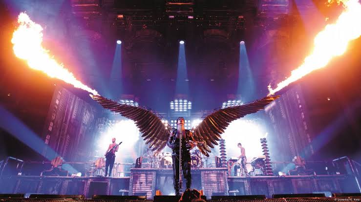 In a historic announcement that has sent shockwaves through the heavy metal community, legendary bands Rammstain and Slipknot have revealed a joint farewell tour titled **“The Final Roar,”** scheduled for 2026…